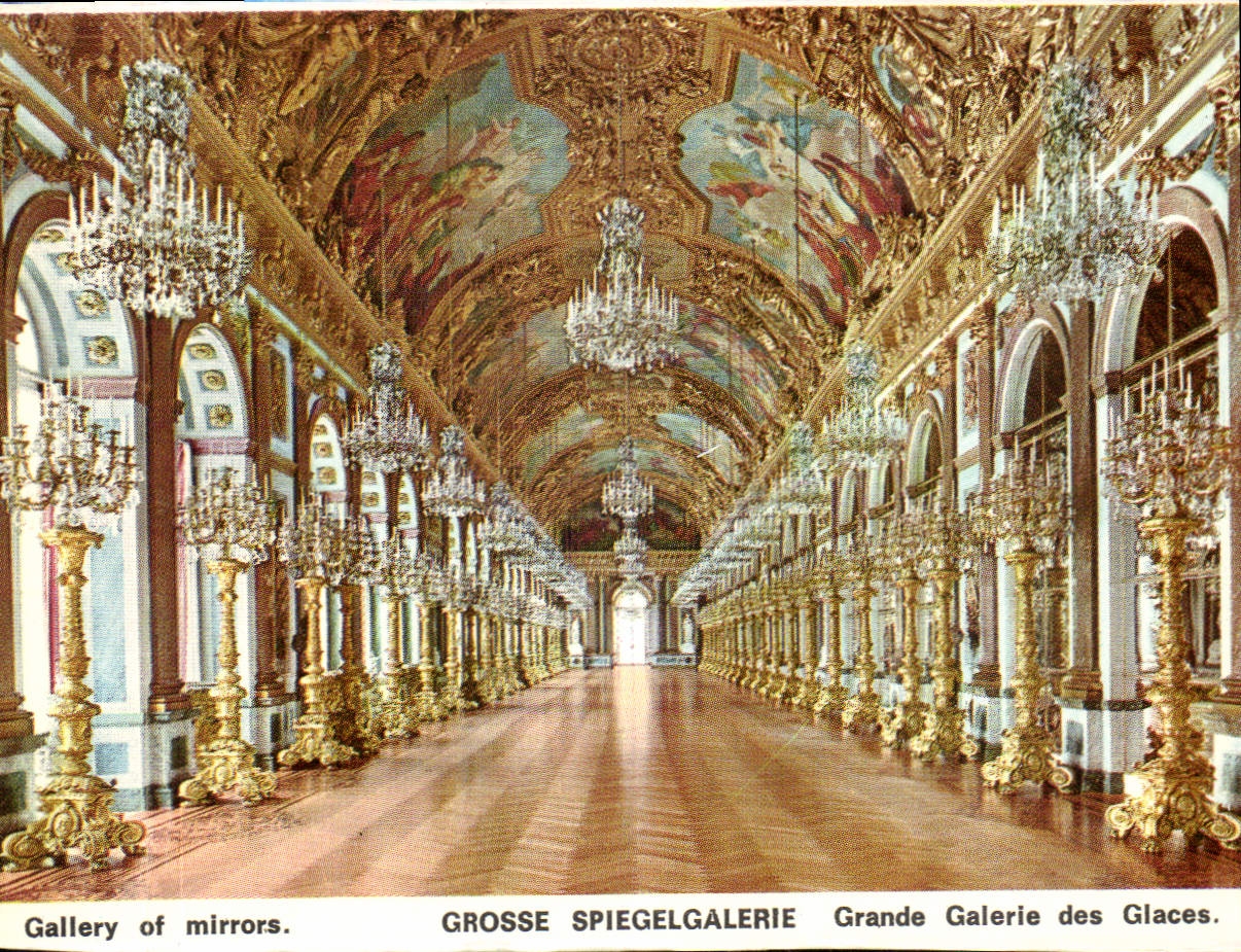CPM Grande Galerie des Glaces plus longe et plus chargee que le modele de Versailles 