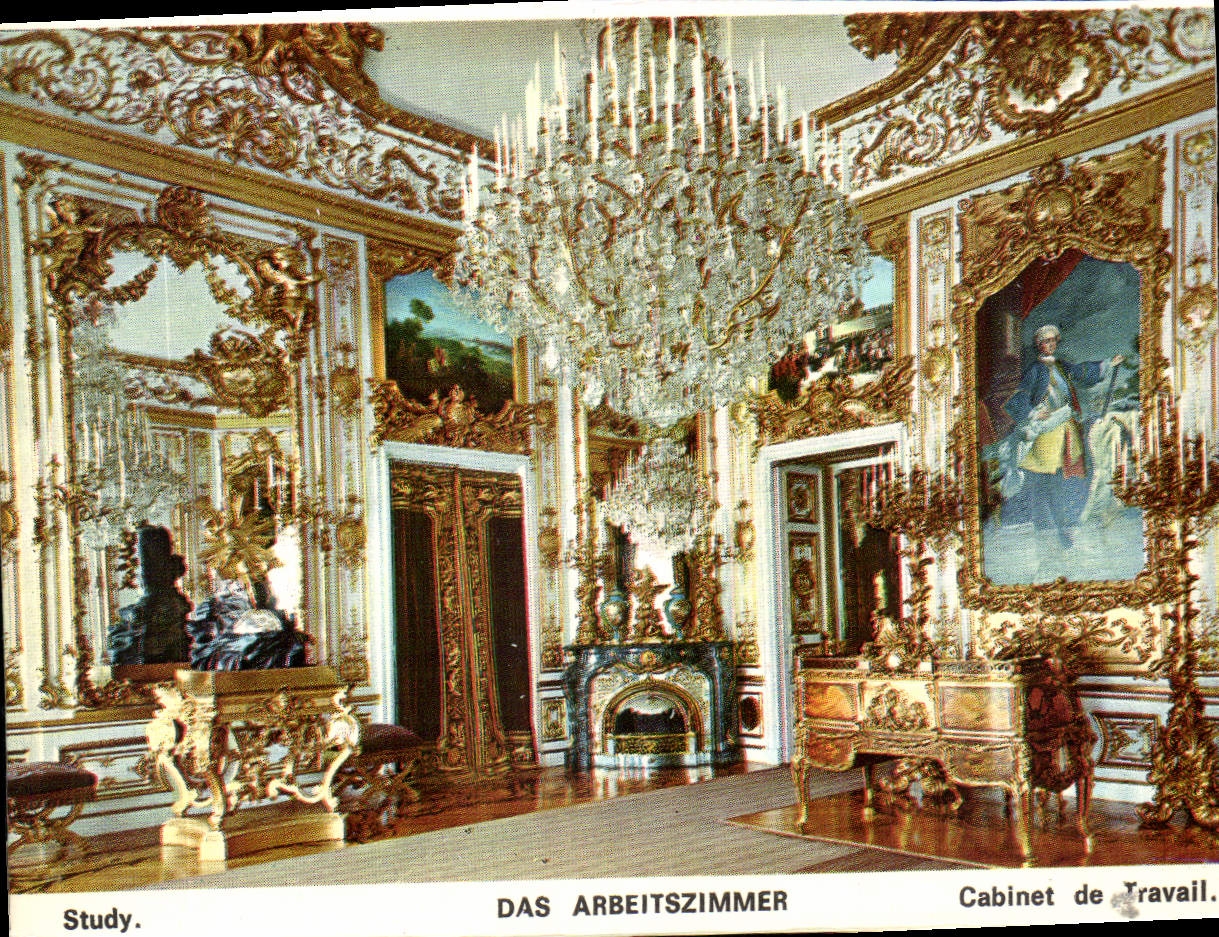 CPM Cabinet de travail 4 Pendules rares par C Schweitzer de Munich le Bureau en bois encruste est un