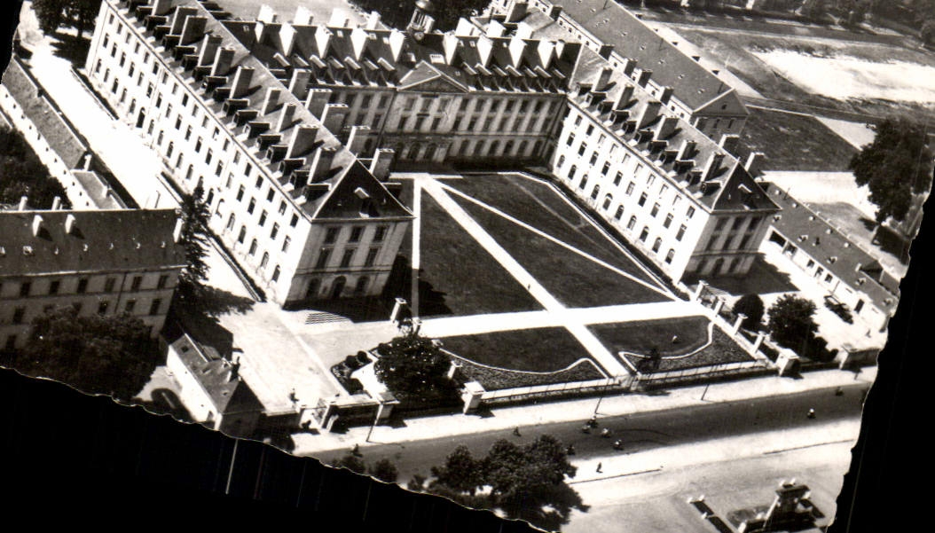 CPM Saumur M et L l'ecole de Calvaire vue aerienne 