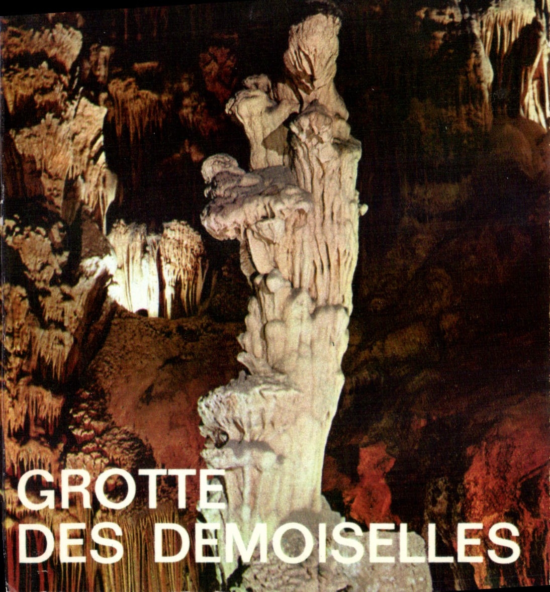 CPM La Falaise Illuminee Splendeur souterraine du Languedoc mediterraneen la grotte des Demoiselles 