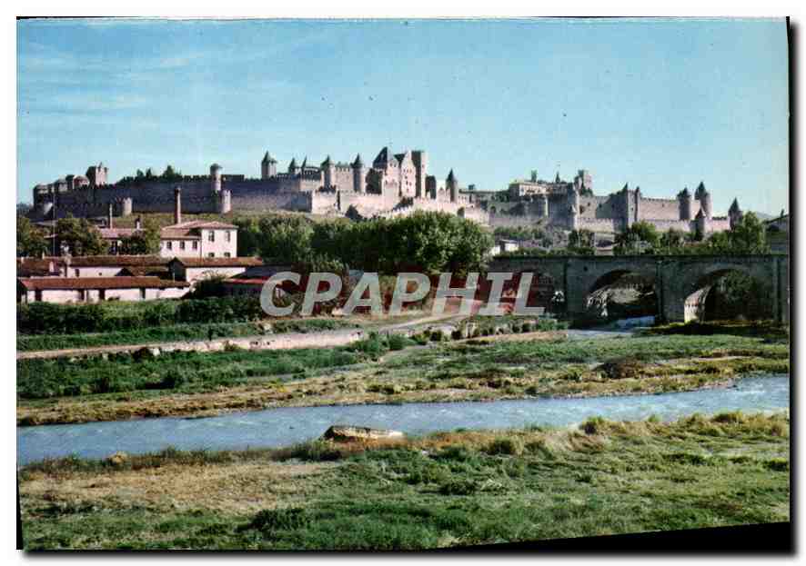 CPM Cite Medievale Cite de Carcassonne Aude la cite vue des bords de l'Aude 