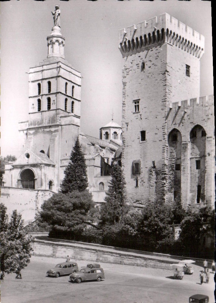 Avignon — Le Palais des Papes et Notre-Dame des Doms — CPAPHIL 763