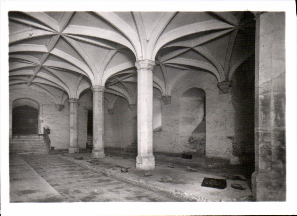 CPM Hampton Court Palace The King's Wine Cellar 