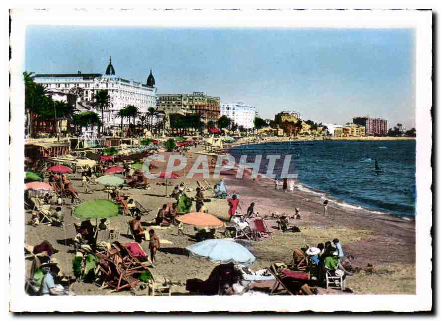 CPM Cannes la plage la Croisette et les grands Hotels 