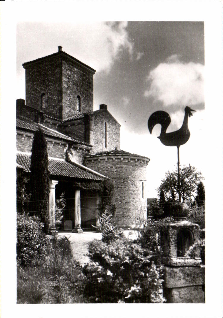 CPM L'Eglise de Germigny des Pres La Facade meridionale et la Lanterne des Morts 