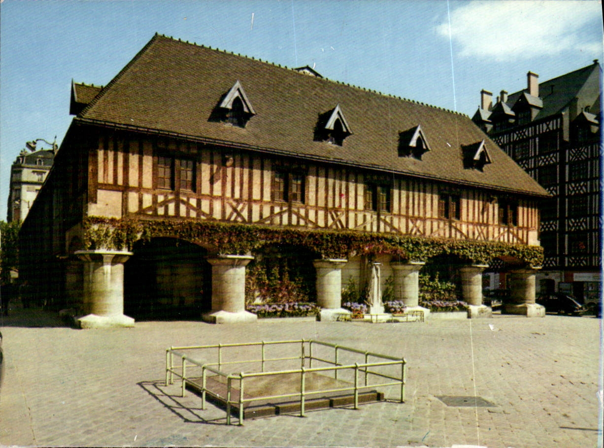 CPA Place du Vieux Marche statue de Jeanne d'Arc Photo B Hauville Rouen 