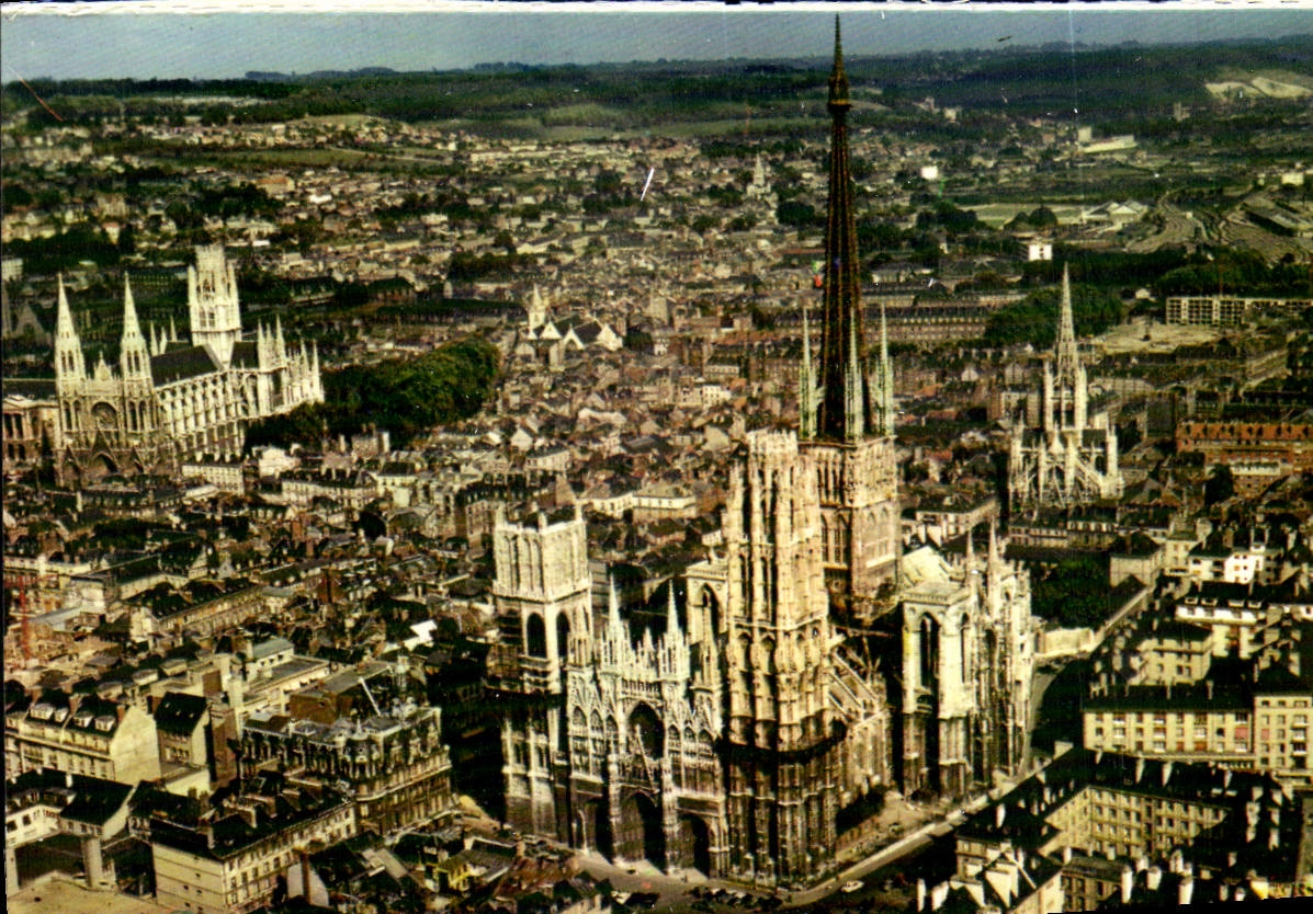 CPA En Avion sur Rouen la cathedrale Saint Maclou et Saint Ouen 
