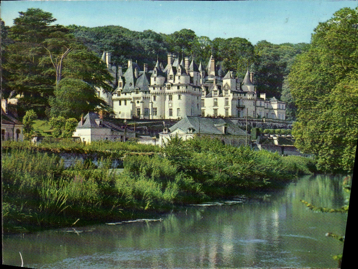 CPA Le Chateau la tradition veut que perrault Cherchant un cadre pour la belle au Bois Dormant ait p