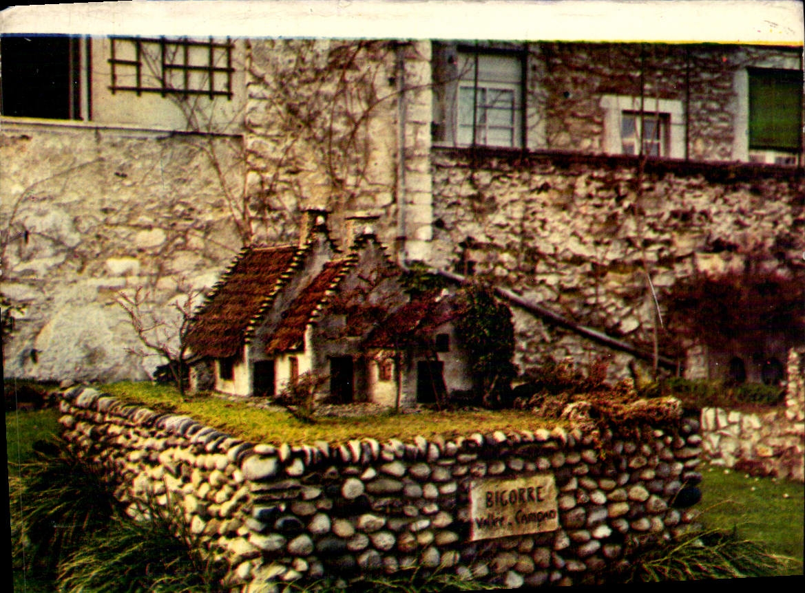 CPM Chateau Fort de Lourdes Vallee de Campan 
