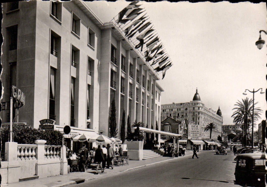CPM Cannes Le Palais du Festival la Croisette et les grands hotels 