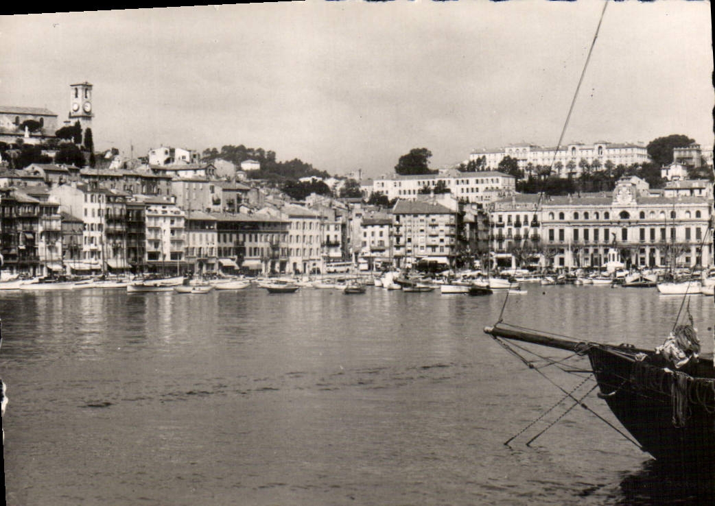 CPM Cannes le port et le quai St Pierre 