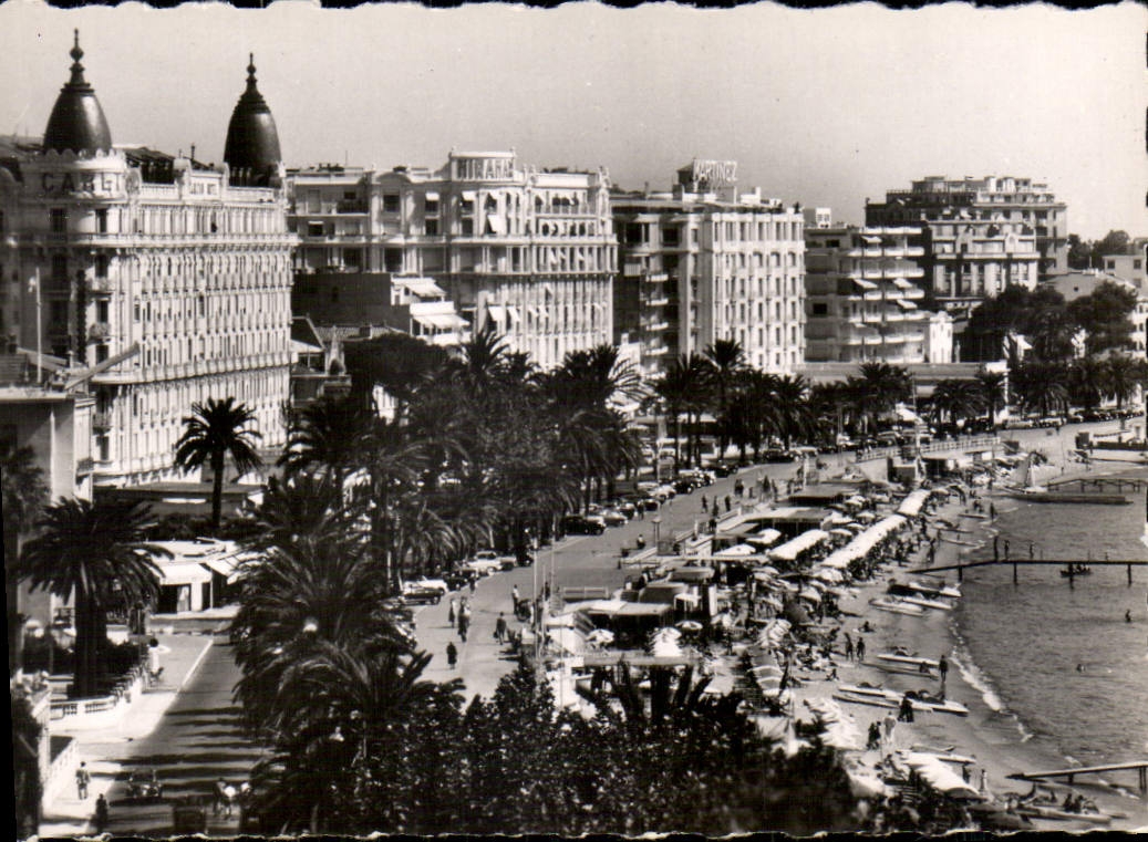 CPM Cannes La plage la Croisette et les palaces 