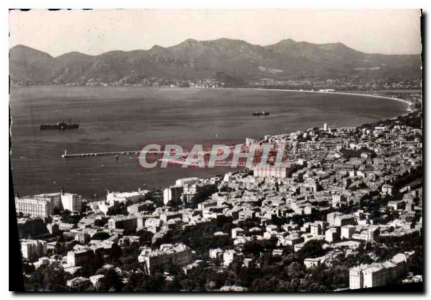 CPM Cannes vue generale et la baie de la Napoule au fond l'Esterel 
