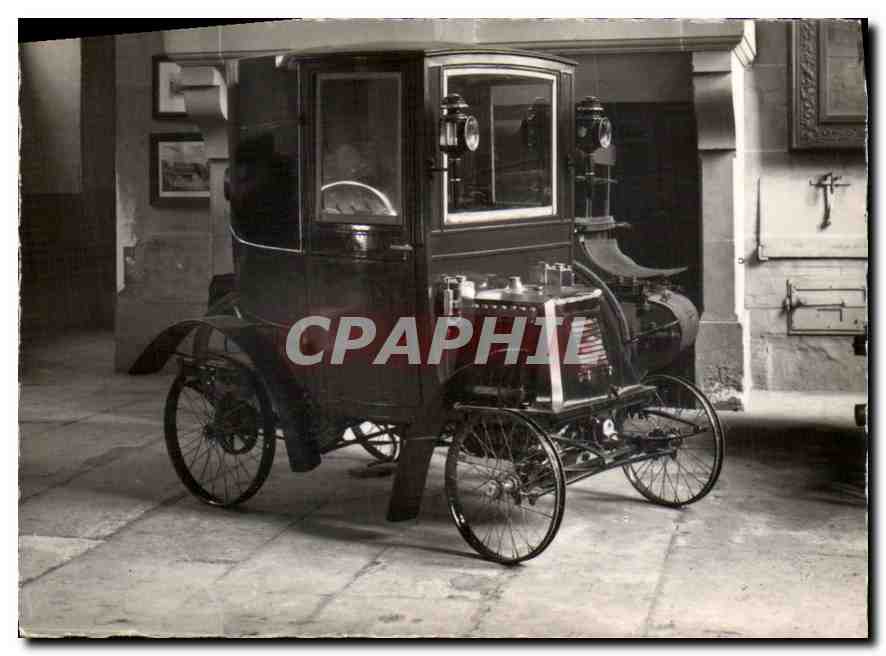 Automobile Renault — première conduite intérieure (1900) — Palais de Compiègne, Musée National de la Voiture