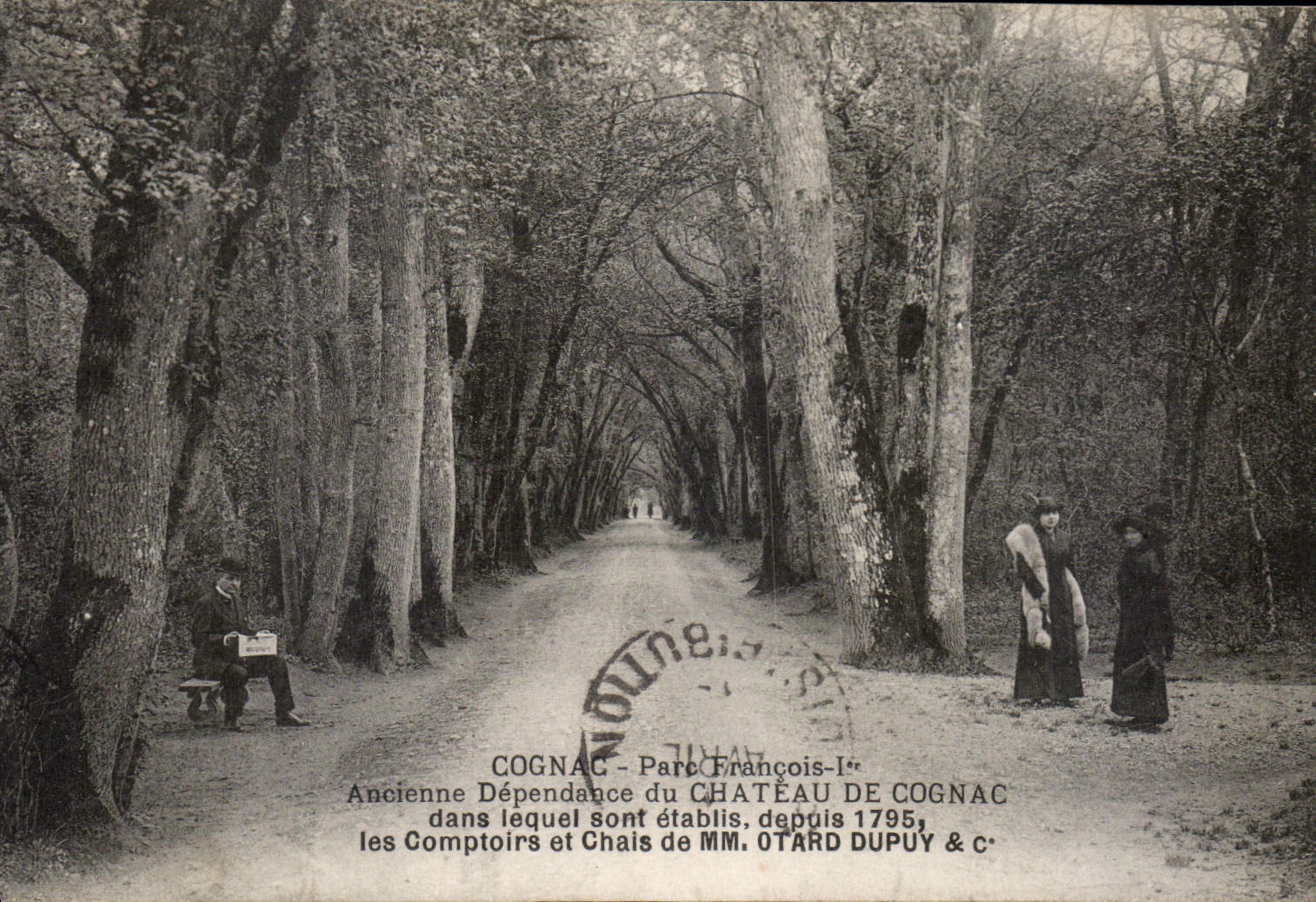 CPA Cognac Parc Francois I Ancienne Dependance du Chateau de Cognac 