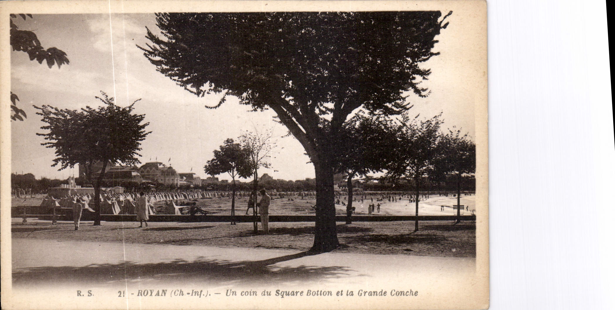 CPA Royan Ch Inf un coin du Square Botton et la Grande Conche 
