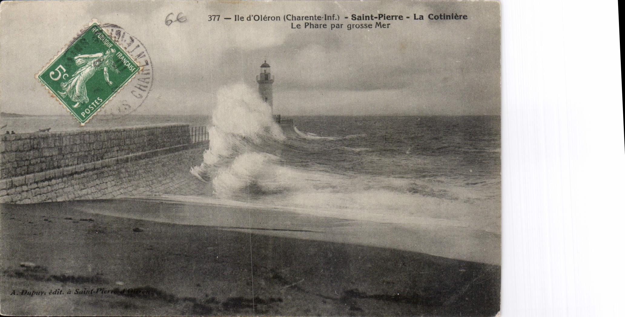 CPA Ile d'Oleron Charente Inf Sait Pierre la Cotiniere le Phare par grosse mer 