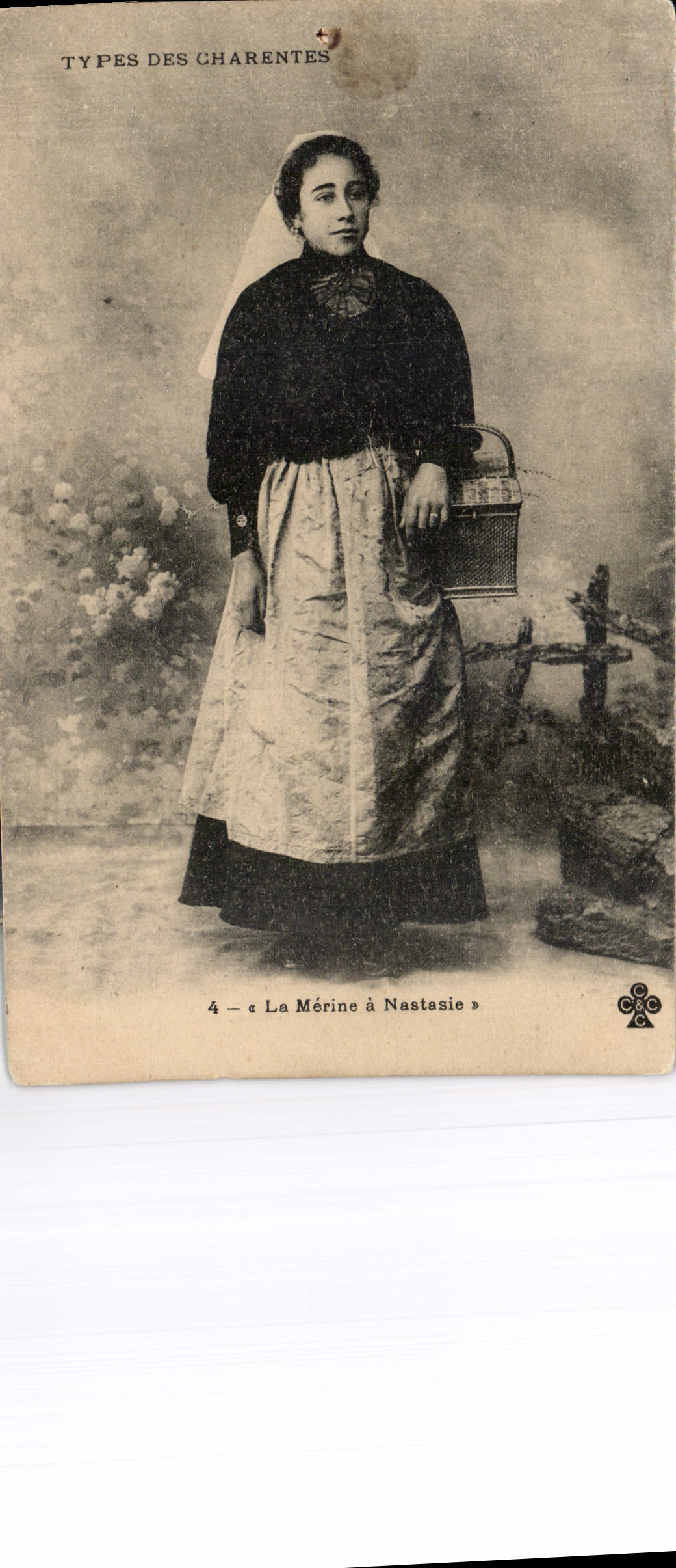 CPA Types des Charantes Folklore La Merine a Nastasie
