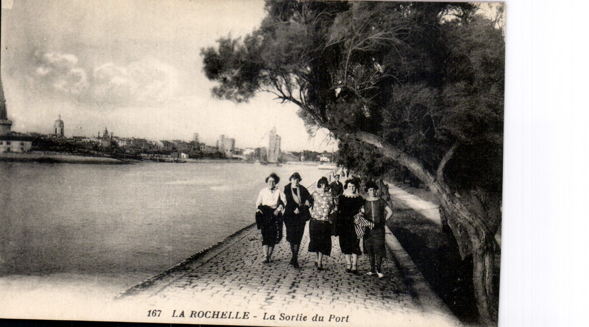 La Rochelle - La Sortie du Port — J. Nozals, éditeur, n° 167