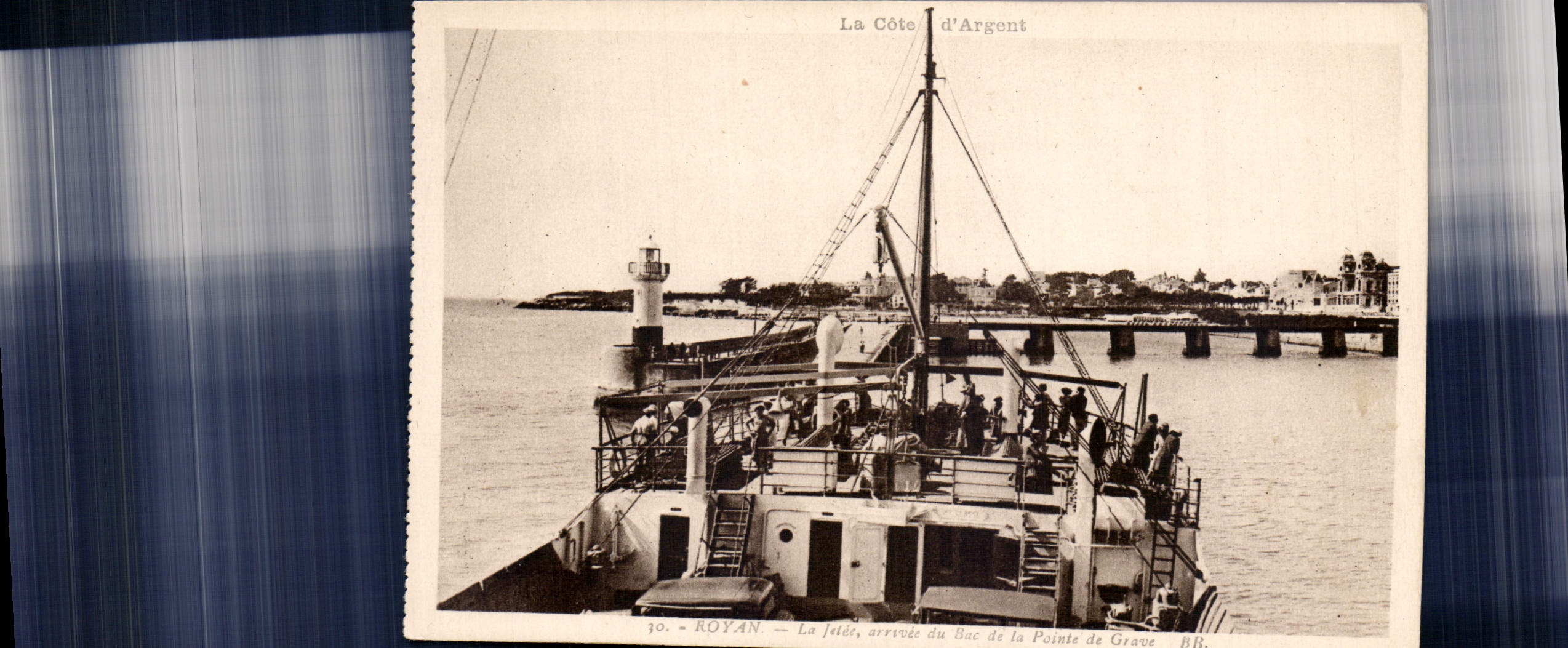 CPA La Cote d'Argent Royan La jetee arrivee du bas de la pointe du Grave Bateau