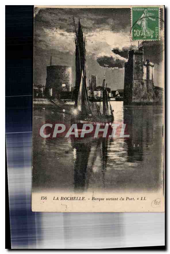 CPA La Rochelle Barque sortant du Port Bateau de peche