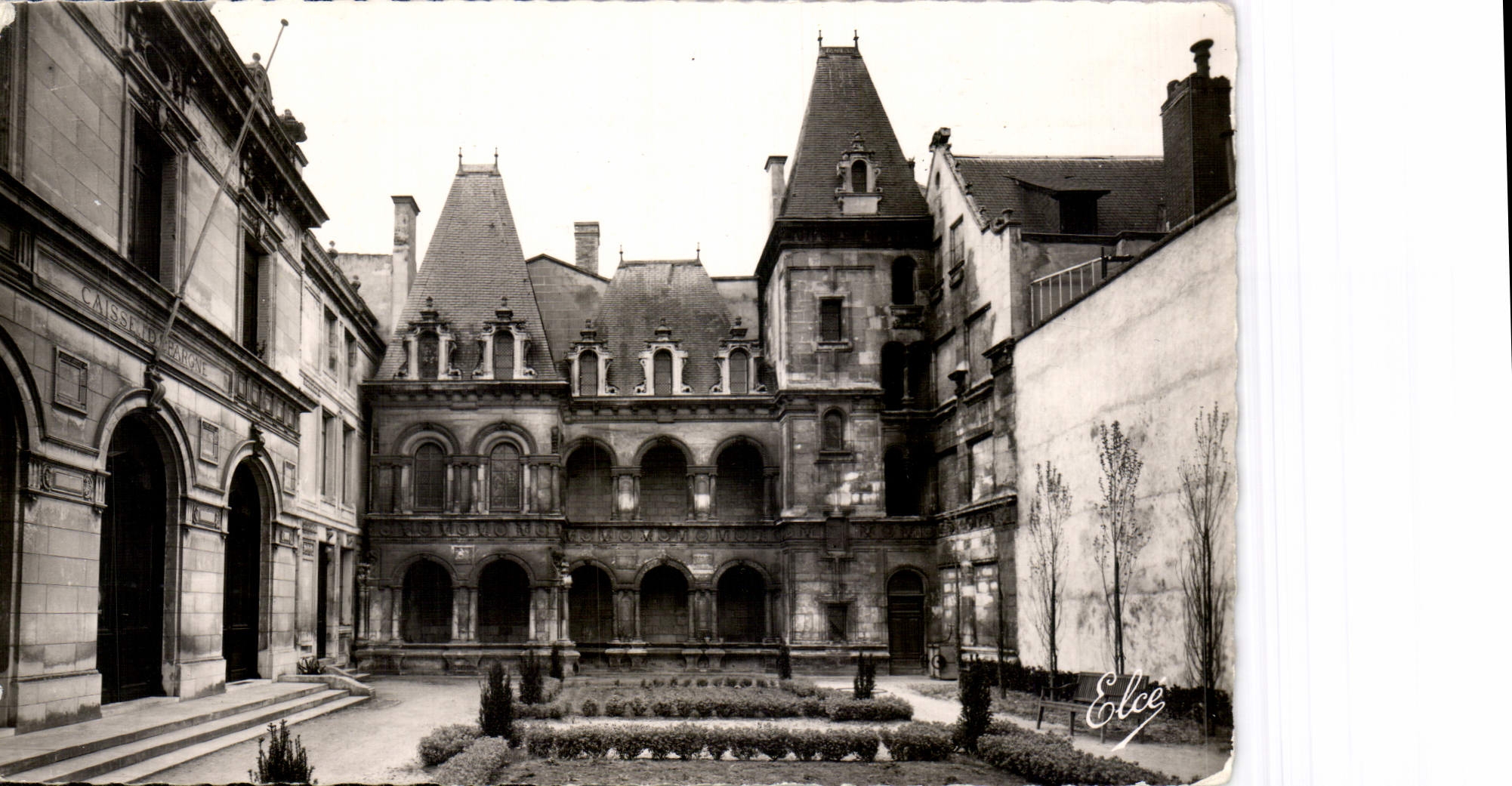 CPA La Rochelle Ch Mar Caisse d'Epargne et Maison Henri II 