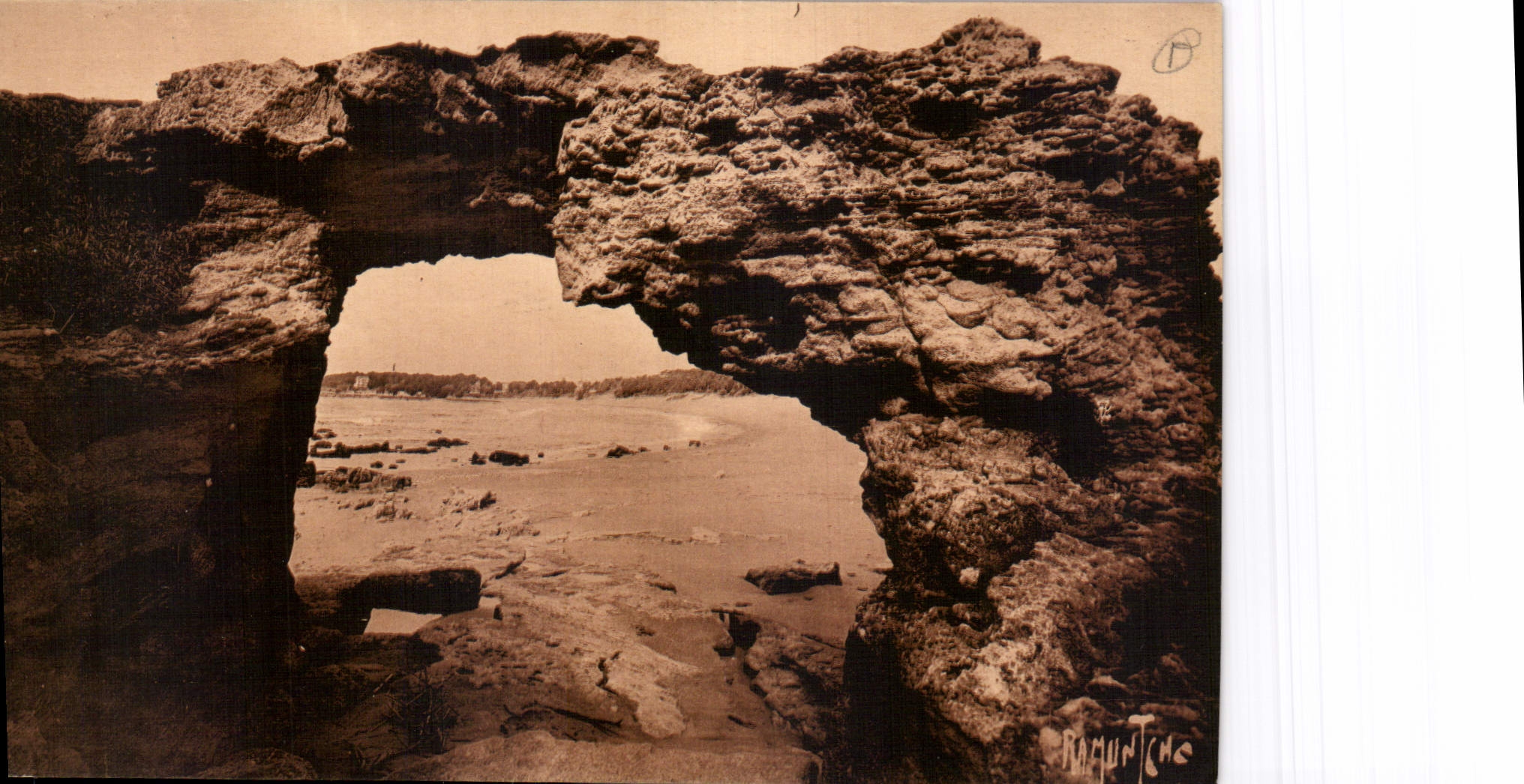 CPA La Grance Cote Saint Palais sur Mer les Pierrieres au Pont du Diable la plage du Platin 