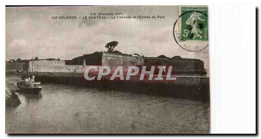 CPA Charente Inf Ile d'Oleron le Chateau la citadelle et l'Entree du Port 