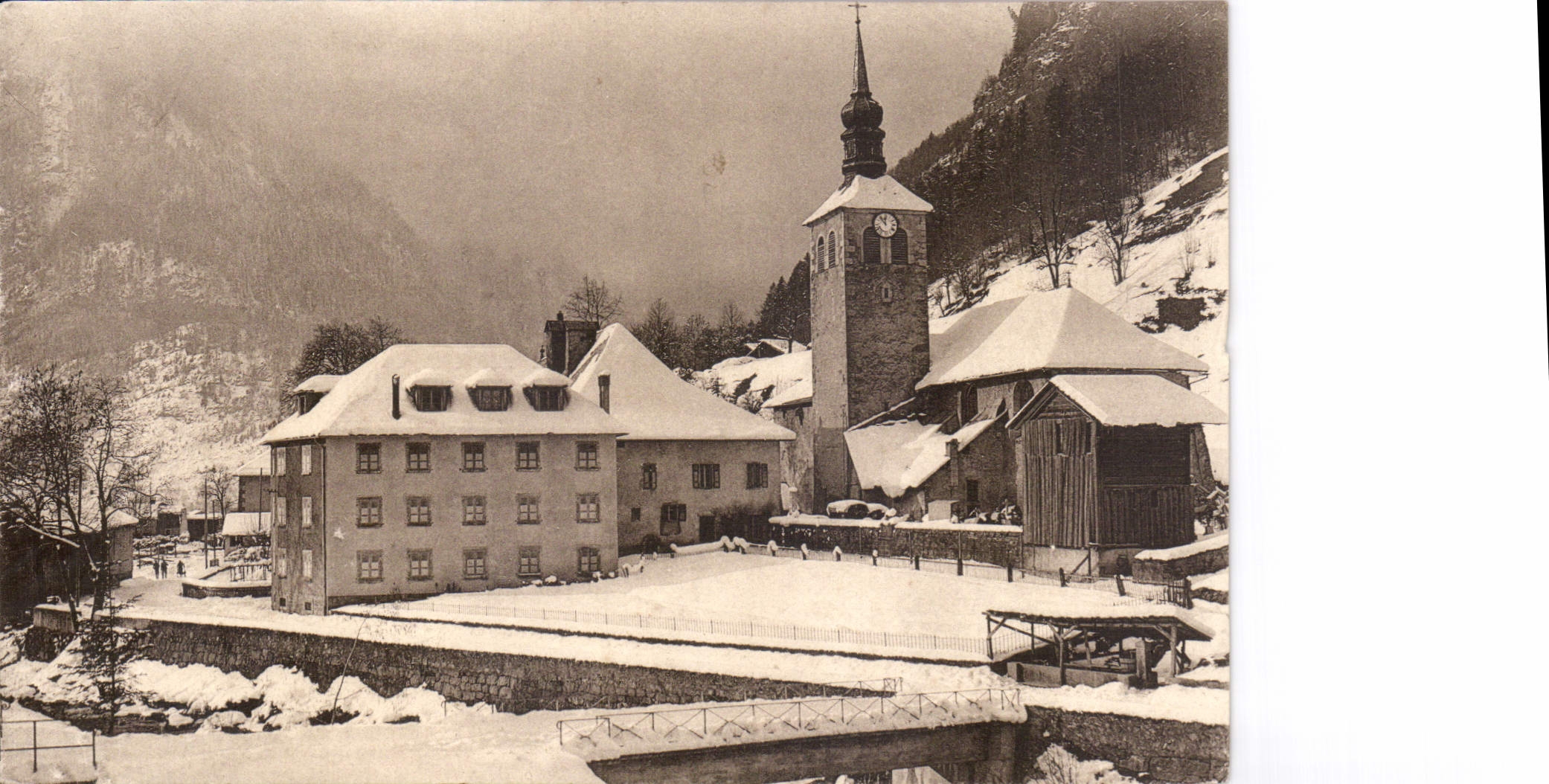 CPA Sixt l'Hiver le clocher et l'hotel du fer a cheval 