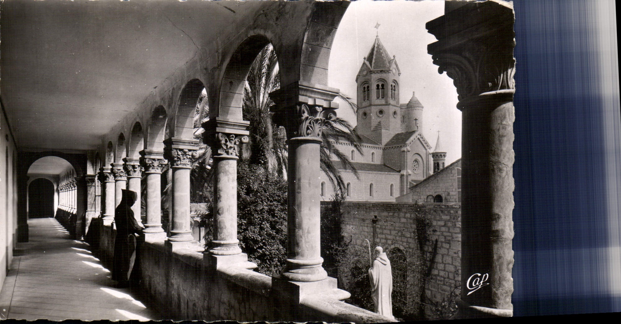 CPA Abbaye de Notre Dame de Lerins Ile Saint Honorat Cloitre moderne 