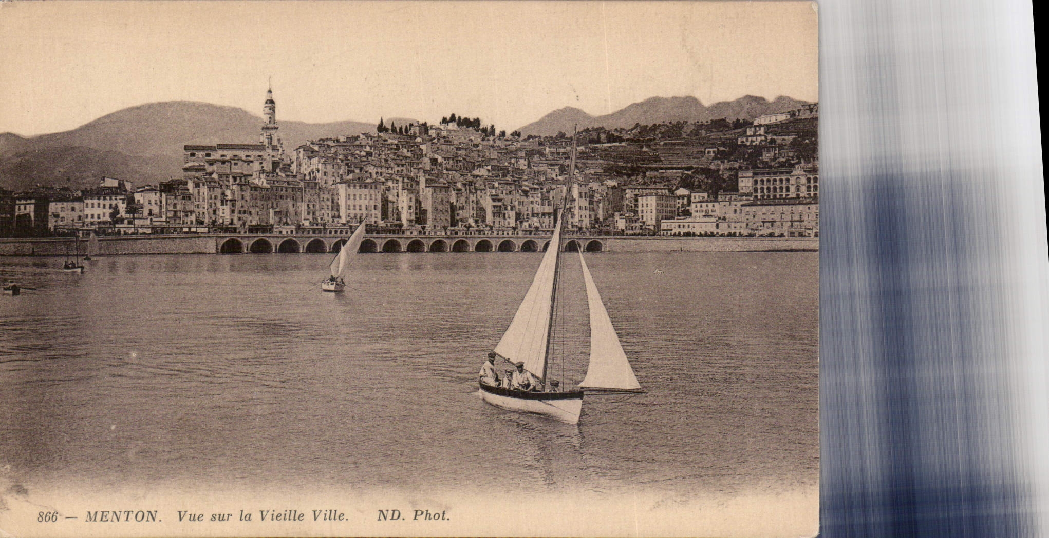 CPA Menton Vue sur la Vieille Ville 