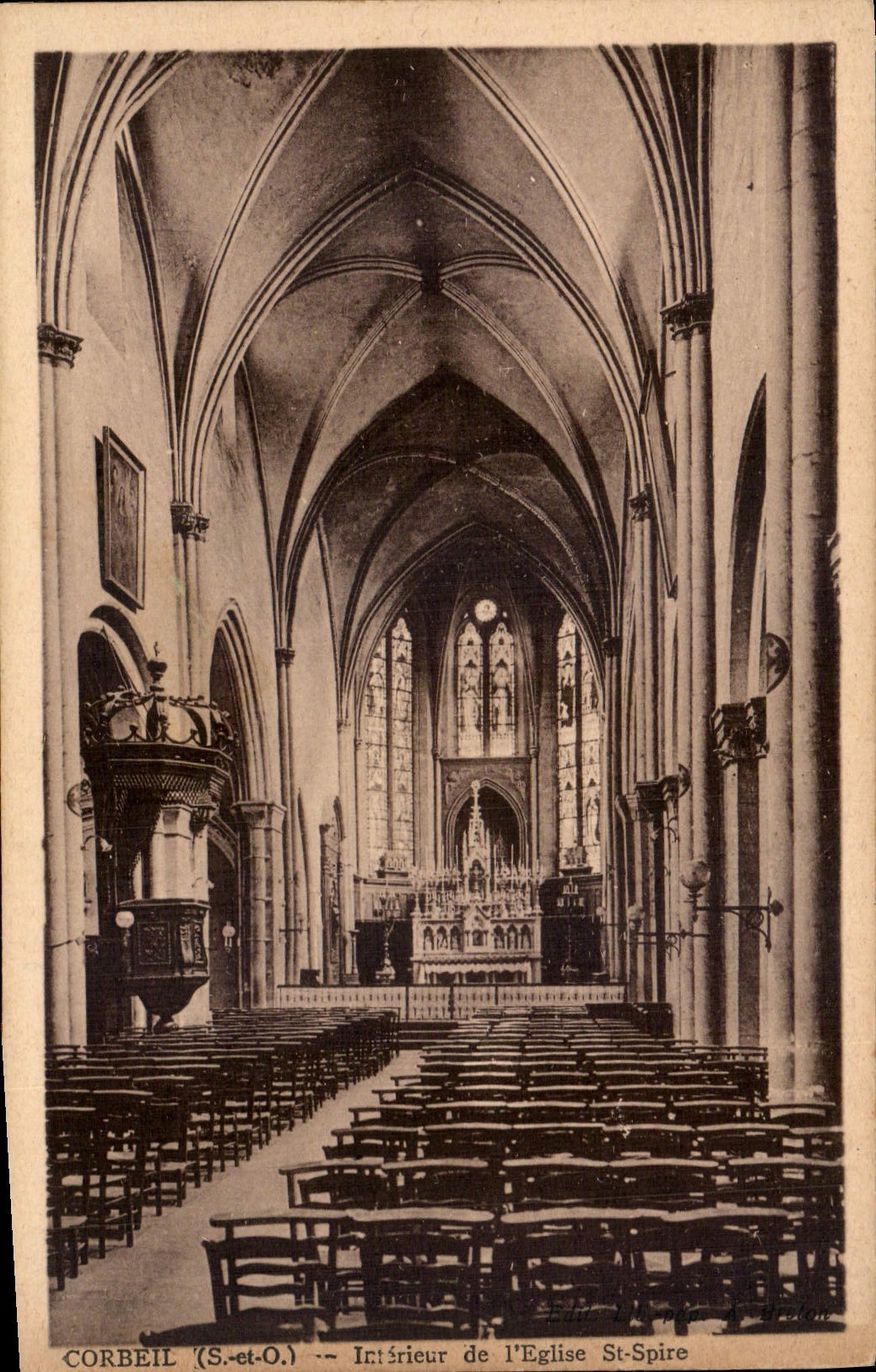 CPA Corbeil S et O Interieur de l'Eglise St Spire 
