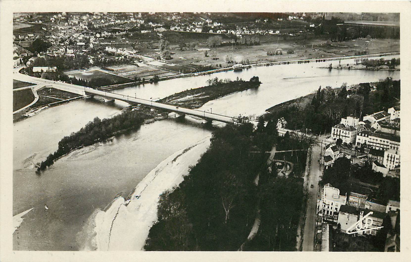 Vichy — Les nouveaux parcs et perspective du pont — Photo-sérieenne Pinson