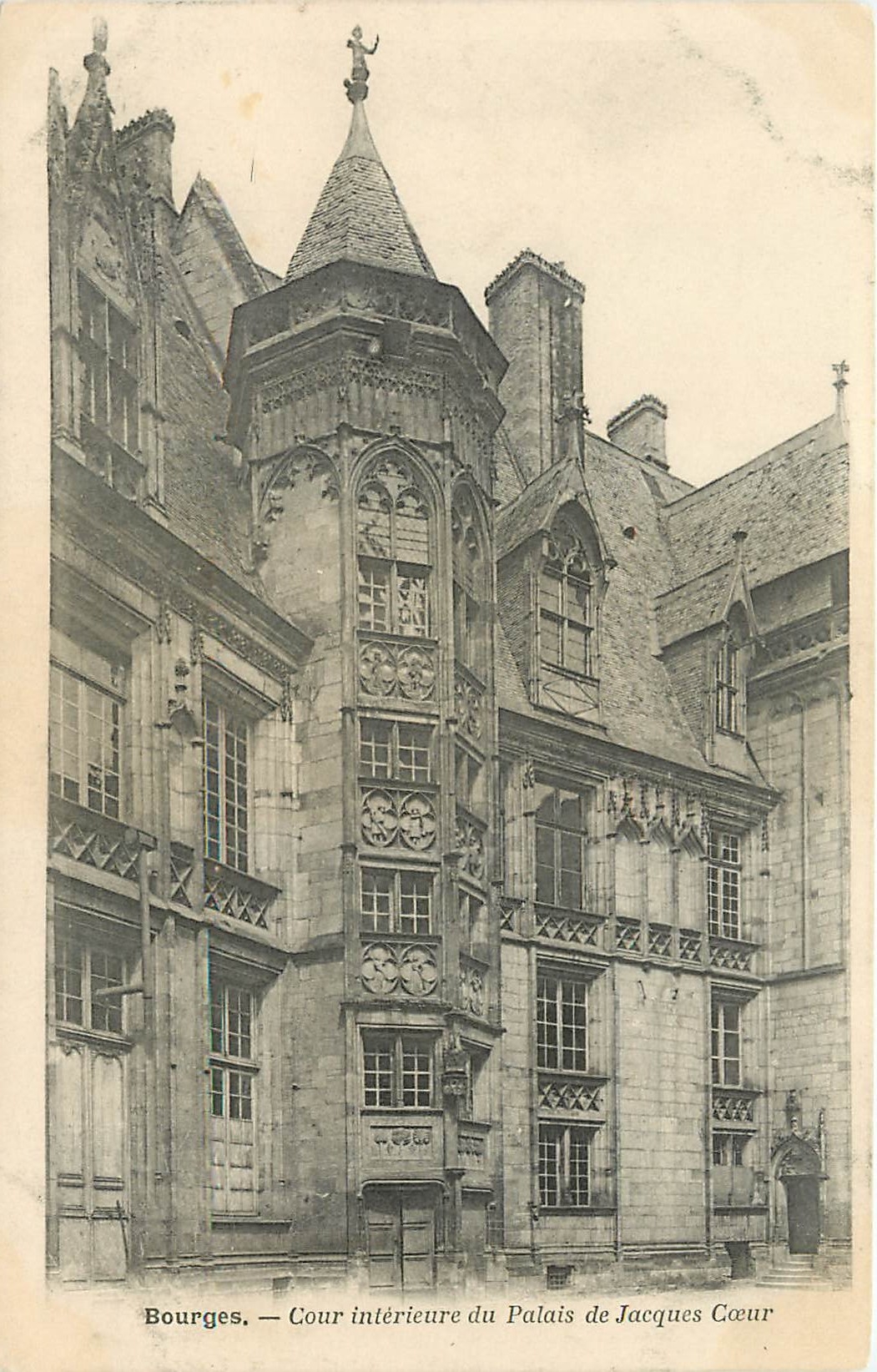 CPA Bourges Cour interieure du Palais de Jacques Coeur 