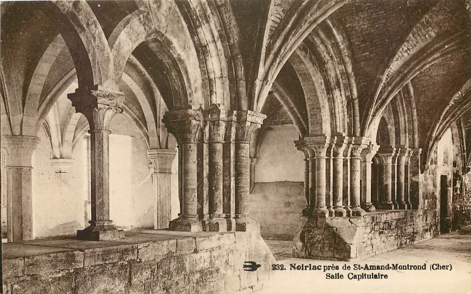 CPA Noirlac pres de St Amand Mortrond Cher Salle Capitulaire 
