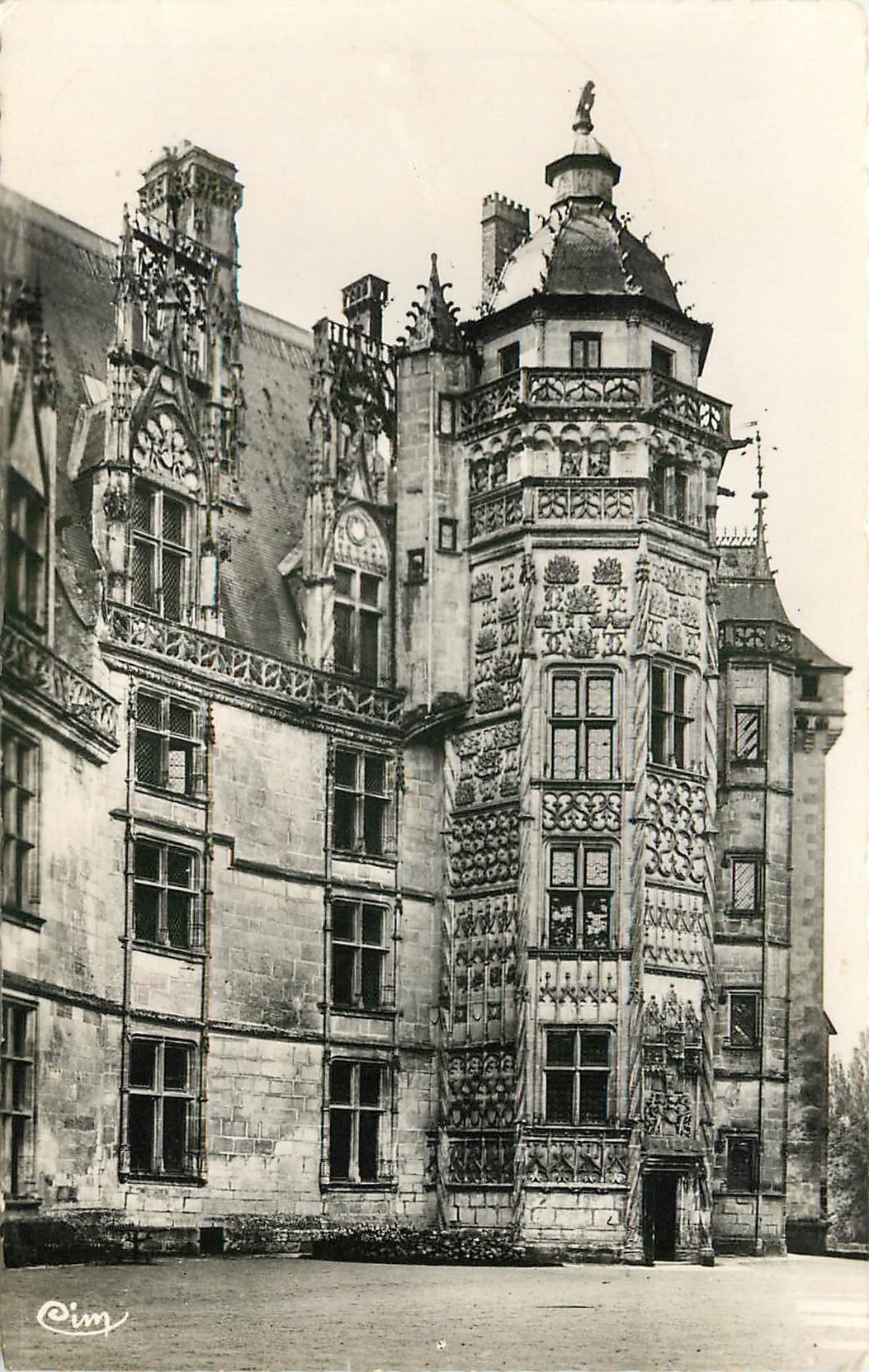 Schloss Meillant bei Pochei — Turm des Löwen — Cim