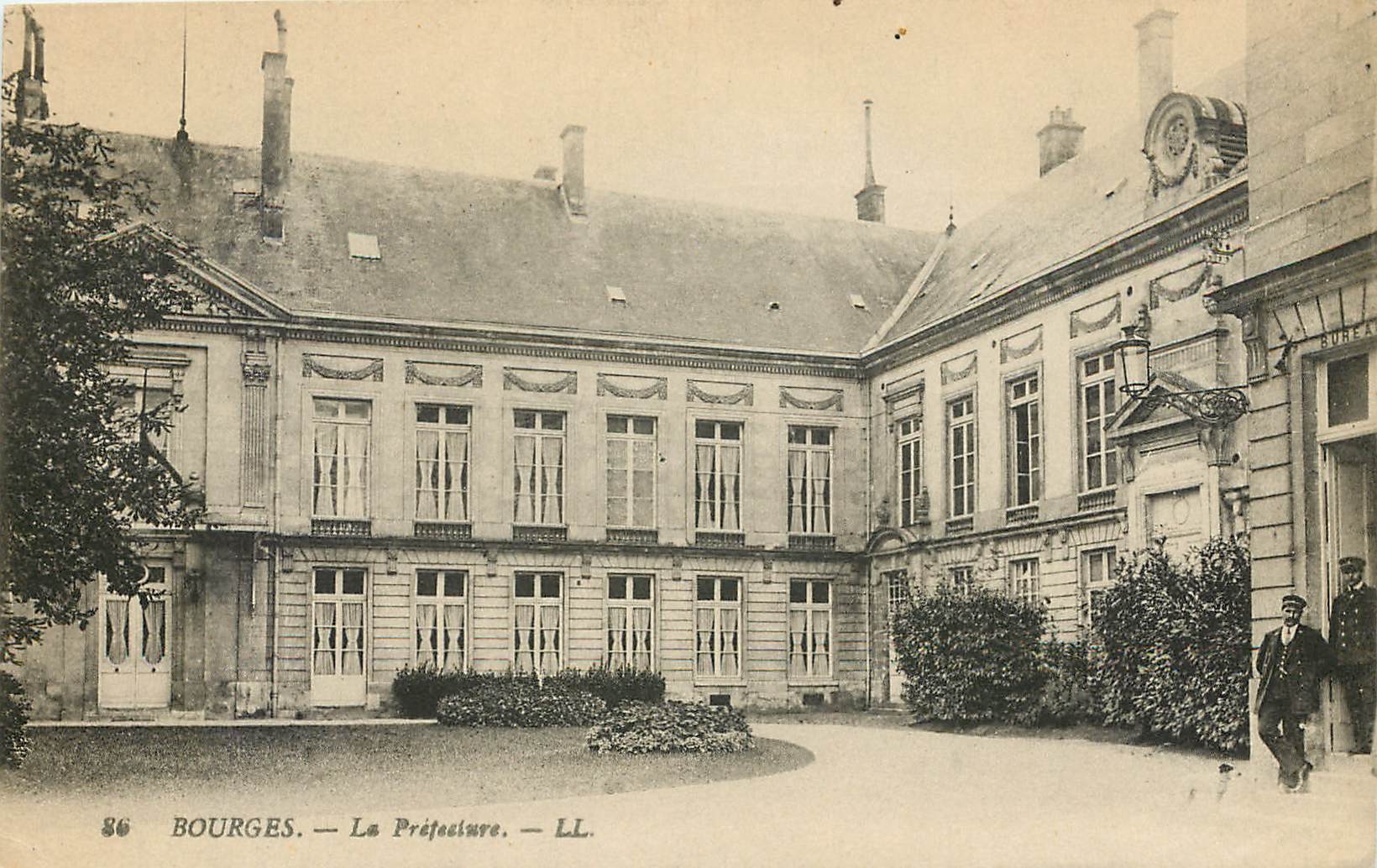 Bourges — La Préfecture — LL.