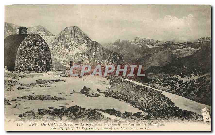 CPA Env de Cauterets Le Refuge du Vignemale Vue sur les Montagnes 