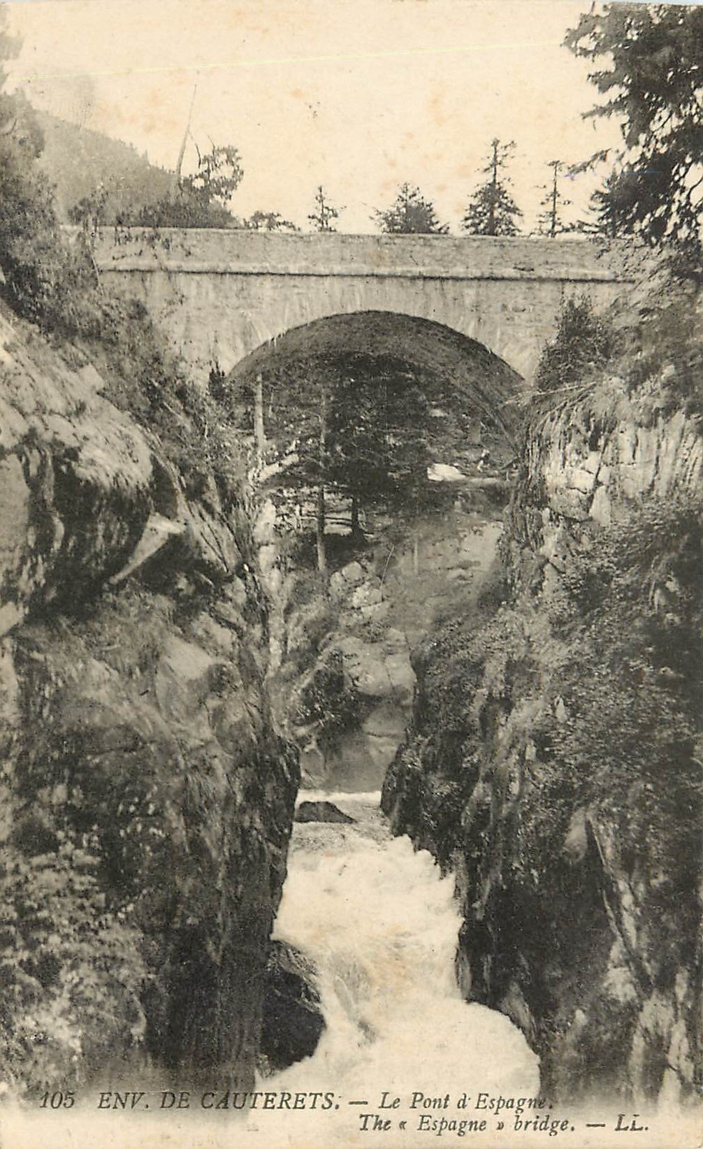 CPA Env de Cauterets Le Pont d'Espagne 