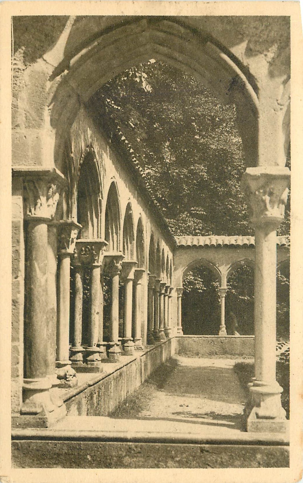 CPA Tarbes H P Jardin Massey Les Arceaux du Cloitre 
