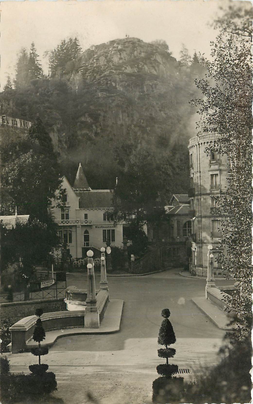 CPA La Bourboule Puy de Dome La Roche des Fees 