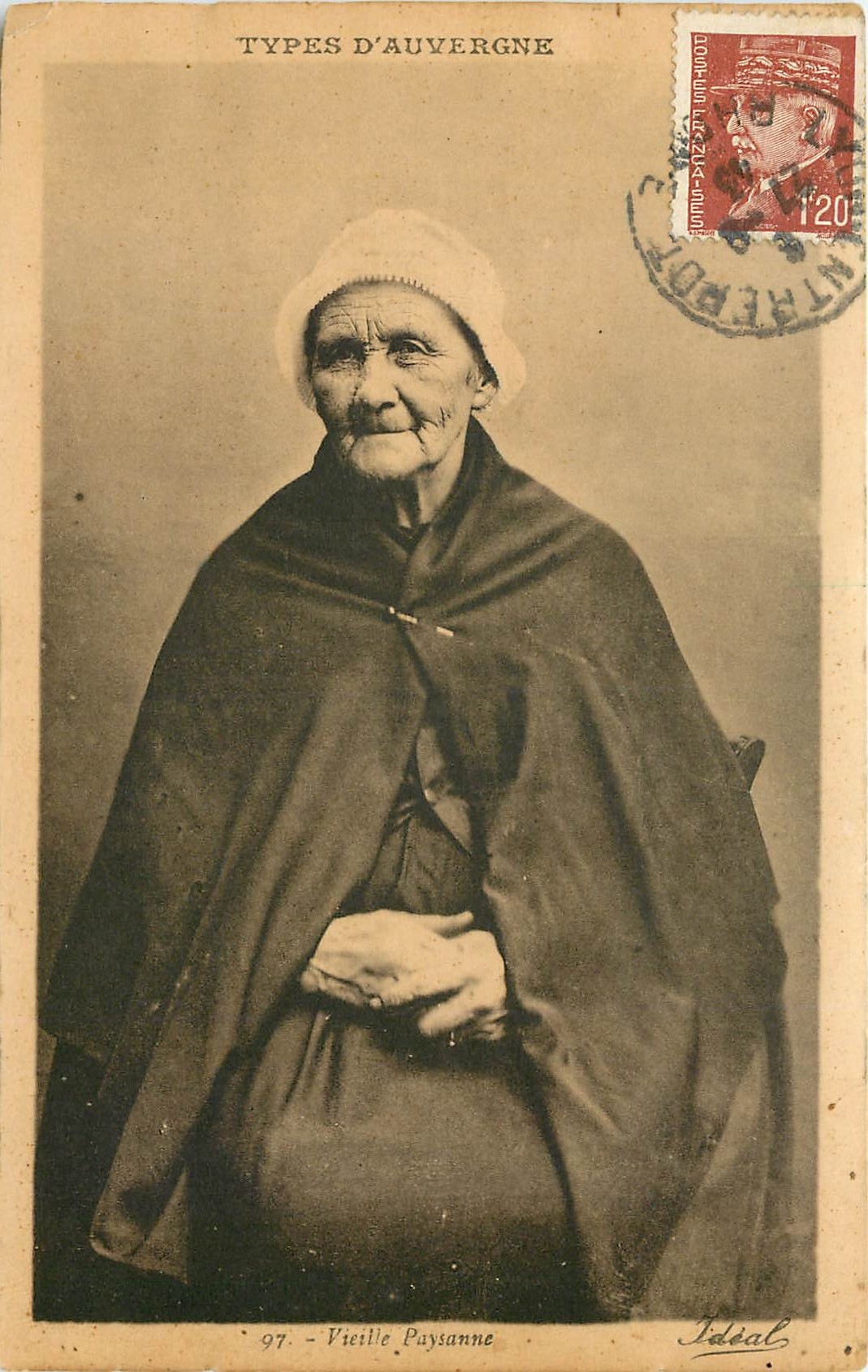 CPA Types d'Auvergne Vieille Paysanne