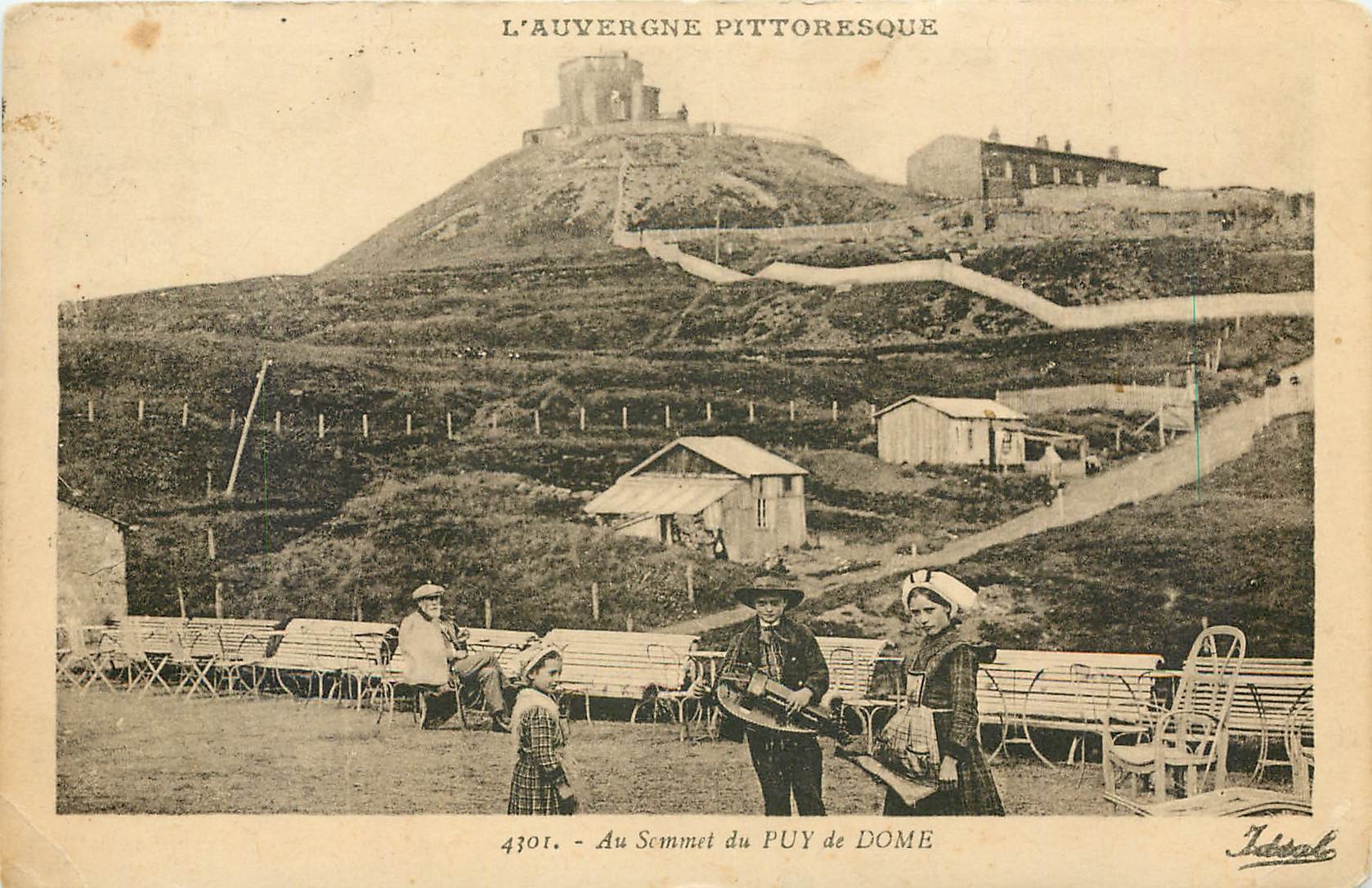 CPA L'Auvergne Pittoresque Au Sommet du Puy de Dome Enfants Folklore