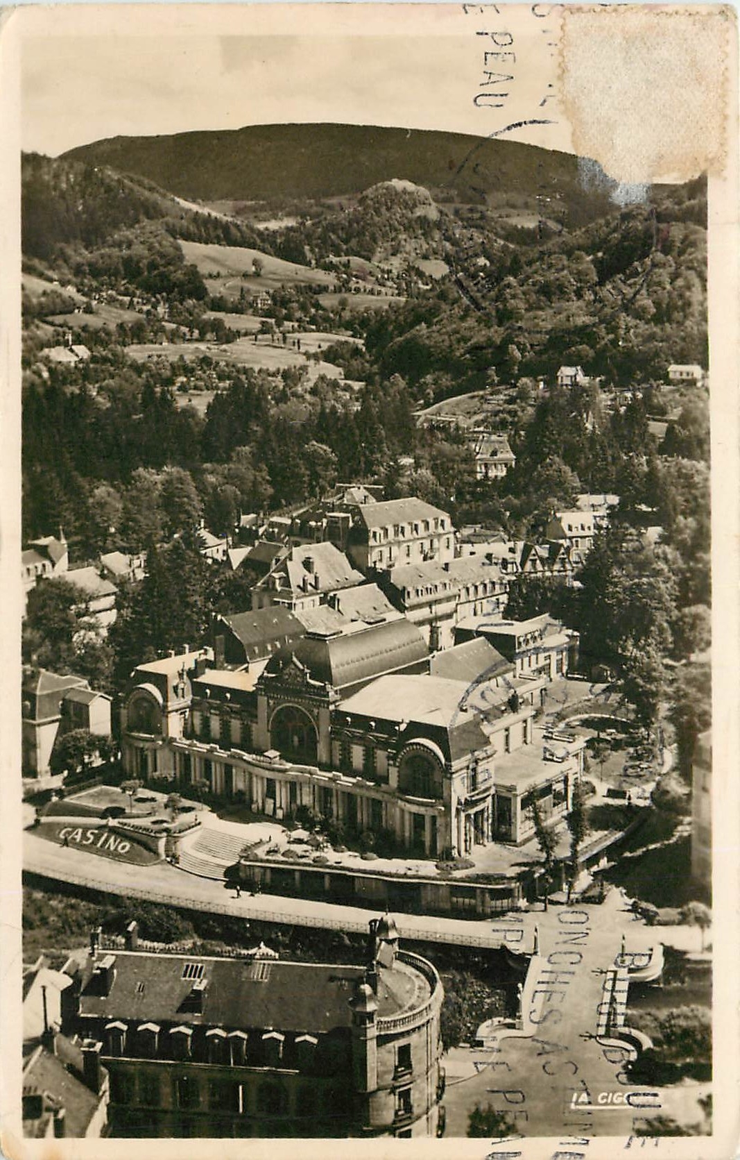 CPA La Bourboule P de D Le casino vu du Rocher des Fees 