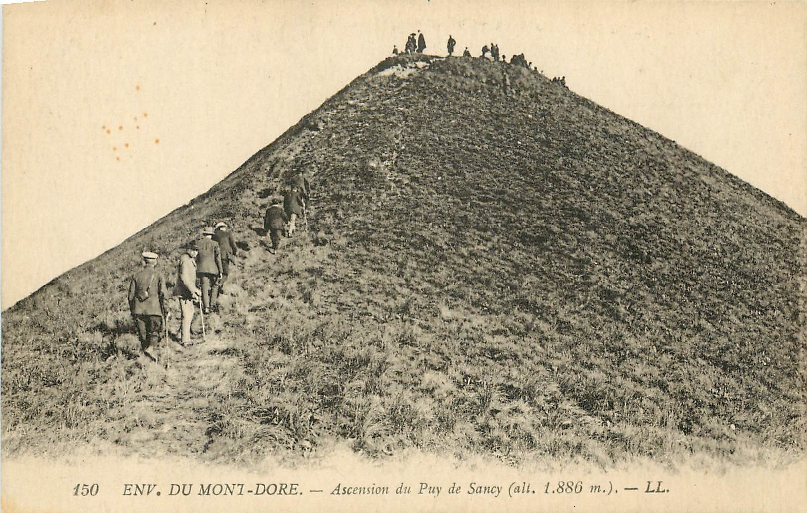 CPA Env du Mont Dore Ascension du Puy de Sancy 