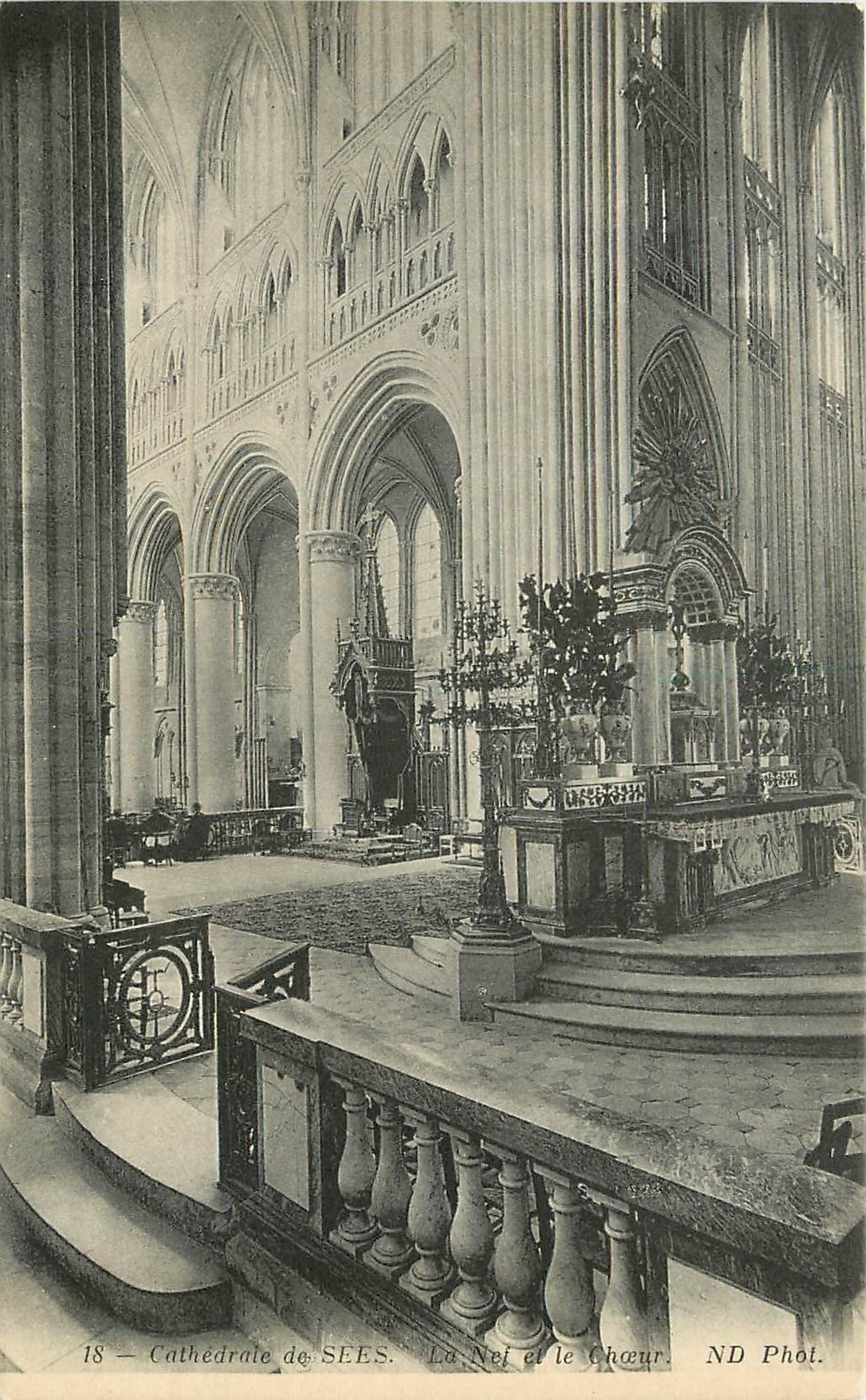 CPA Cathedrale de Sees La Nef et le Choeur 