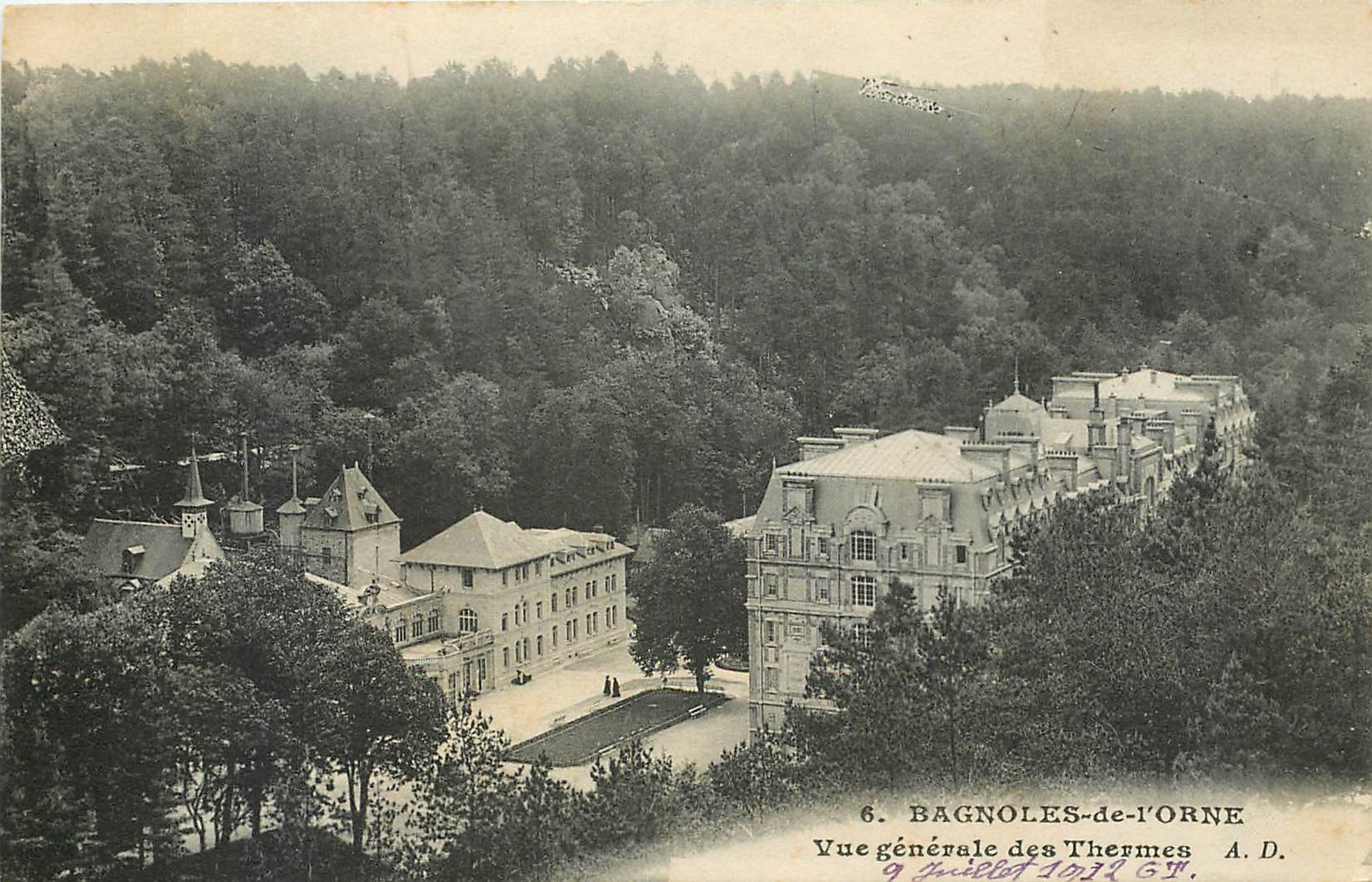 CPA Bagnoles de l'Orne Vue generale des Thermes 