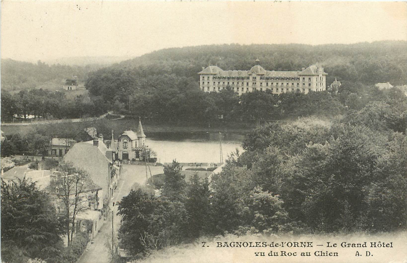CPA Bagnoles de L'Orne Le Grand Hotel vu du Roc au Chien 