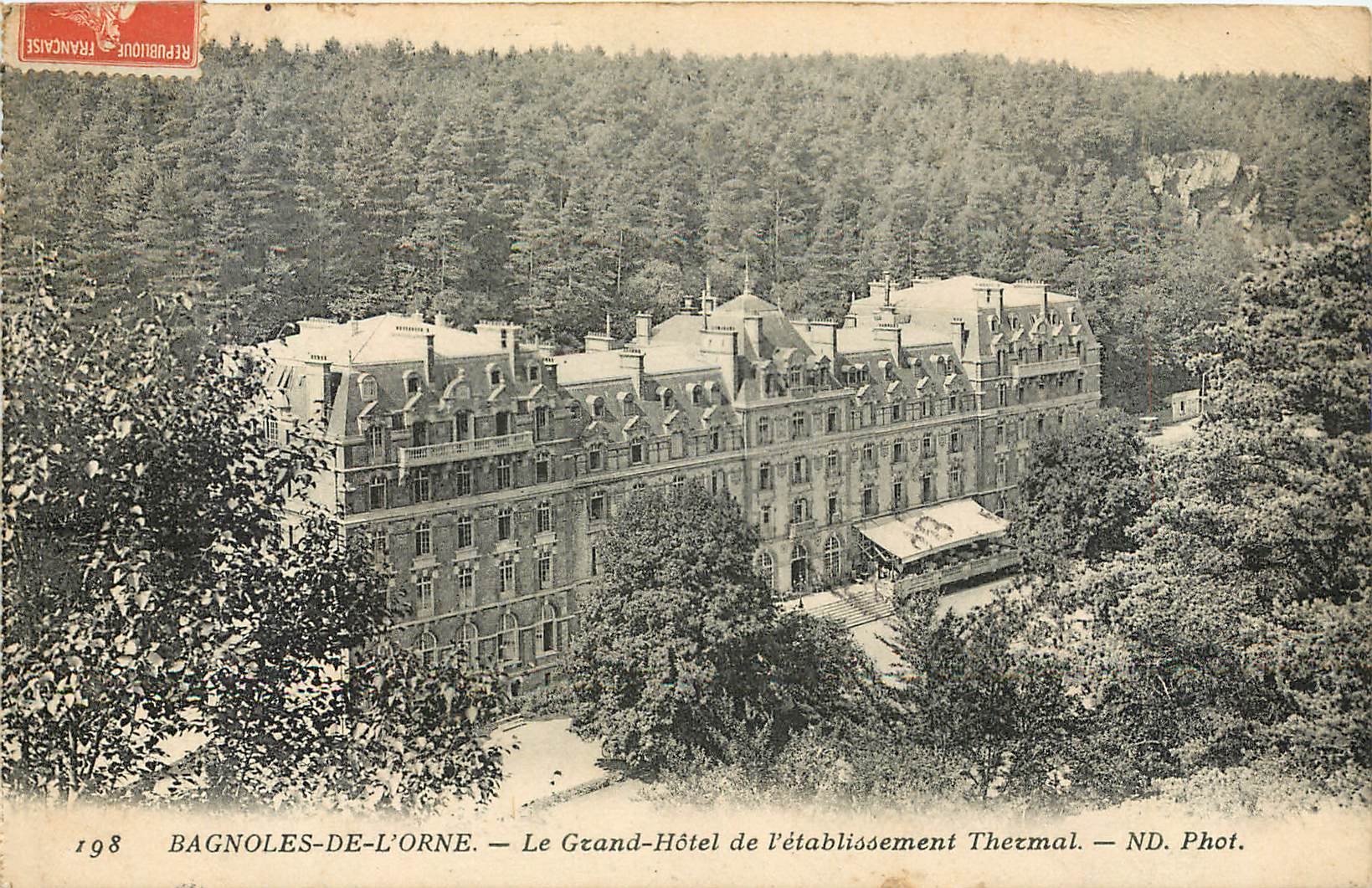 Bagnoles-de-l'Orne — Le Grand-Hôtel de l'établissement Thermal — ND. Phot.