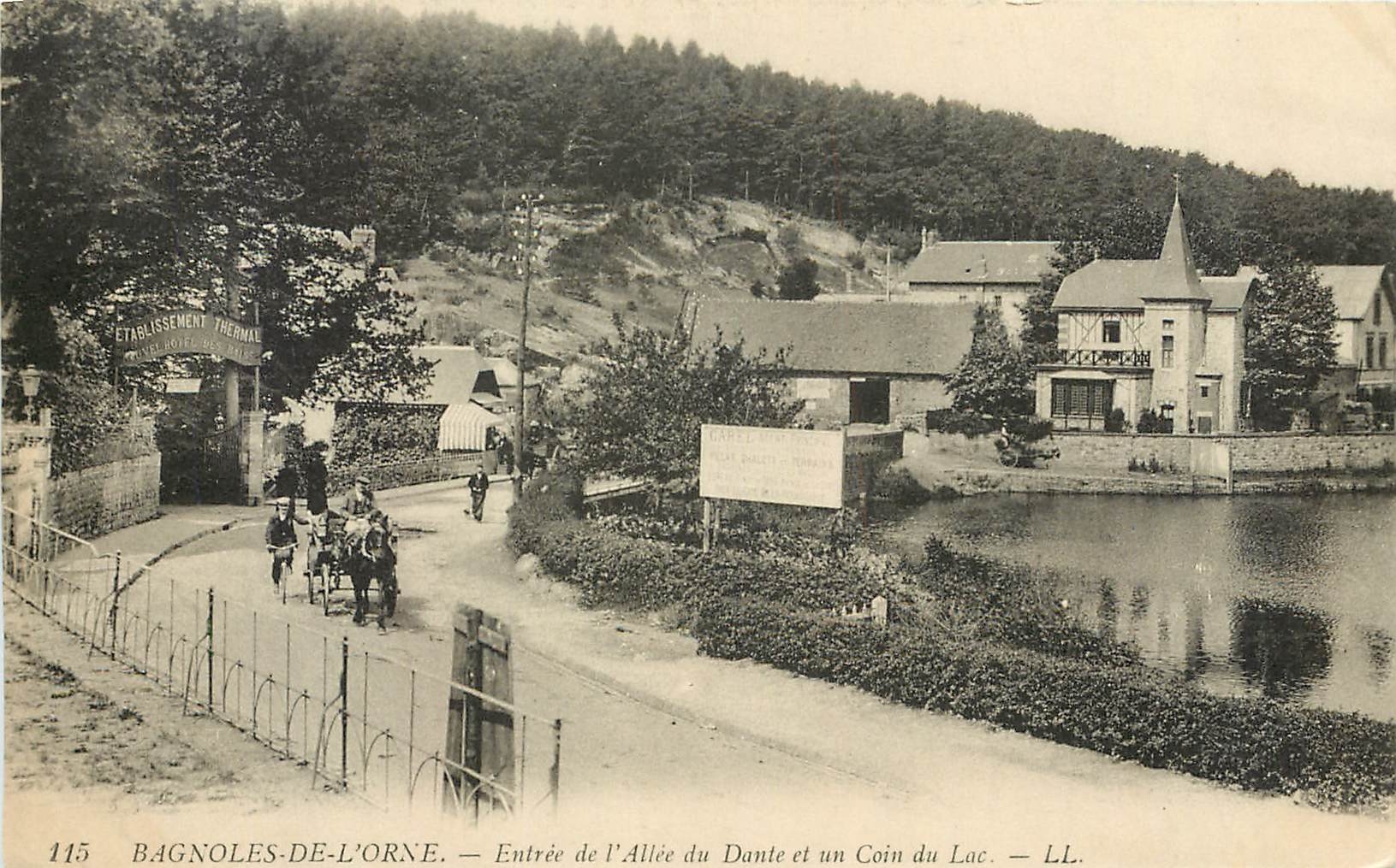 CPA Bagnoles de L'Orne Entree de l'Allee du Dante et un coin du Lac 